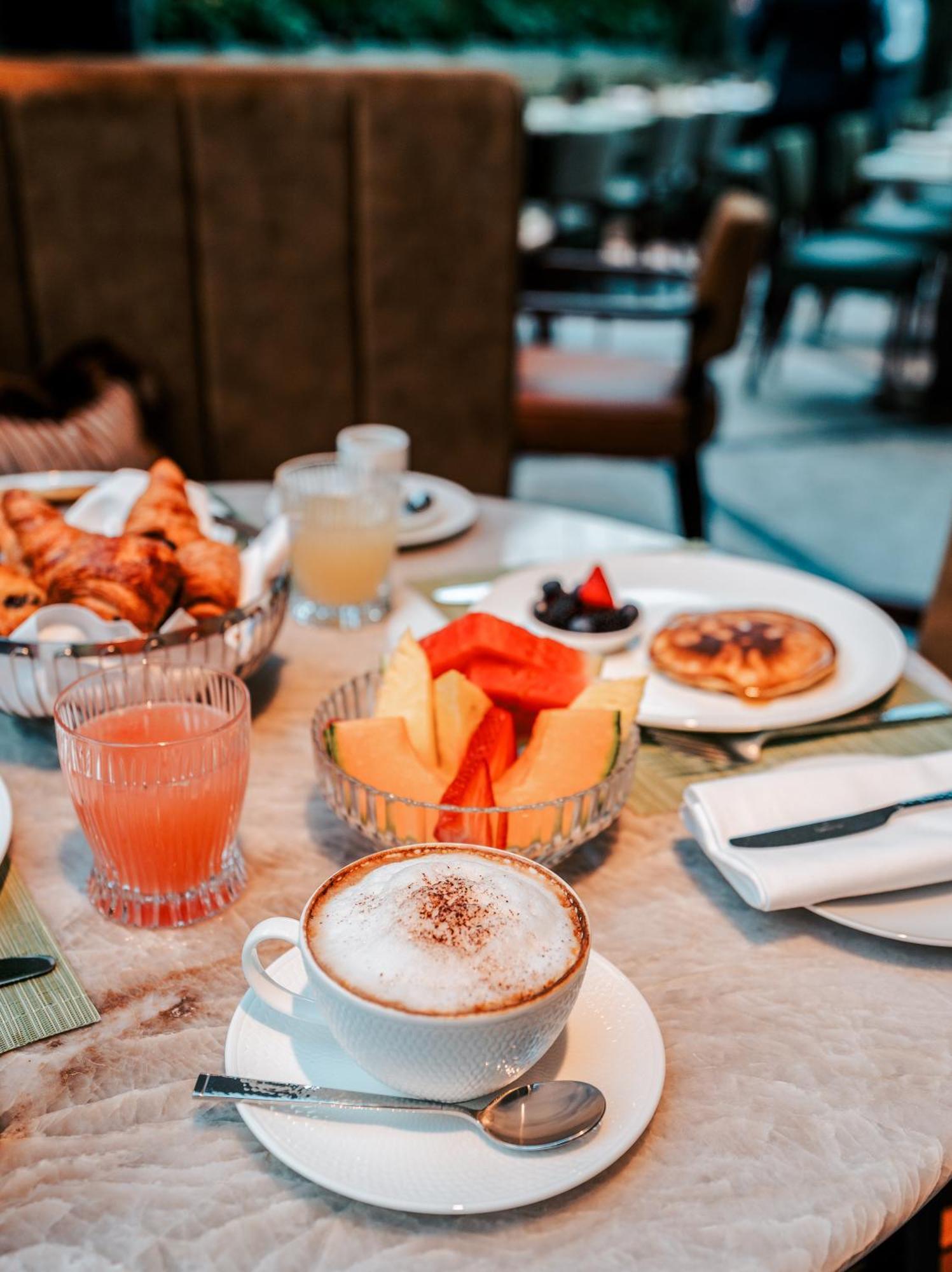 Crossbasket Castle Hotel & Restaurant High Blantyre 외부 사진