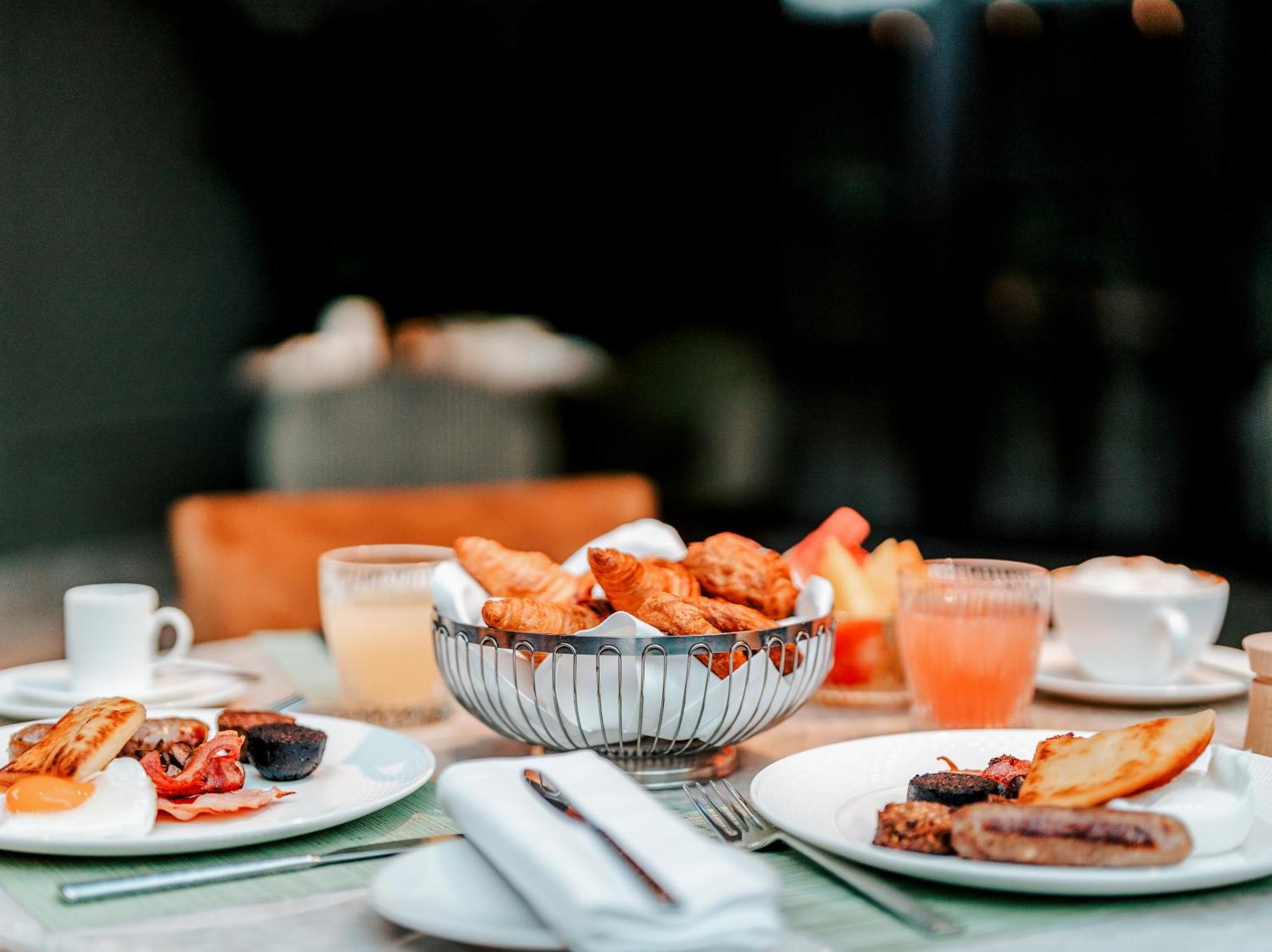 Crossbasket Castle Hotel & Restaurant High Blantyre 외부 사진