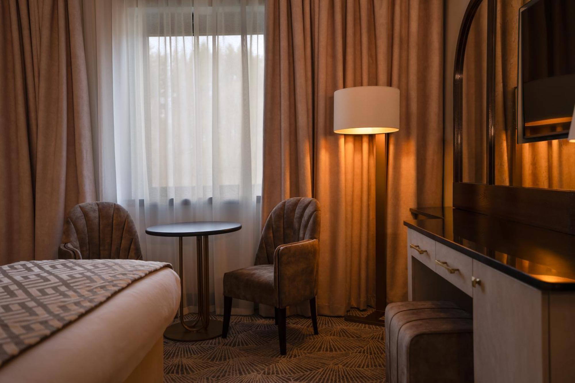 Crossbasket Castle Hotel & Restaurant High Blantyre 외부 사진