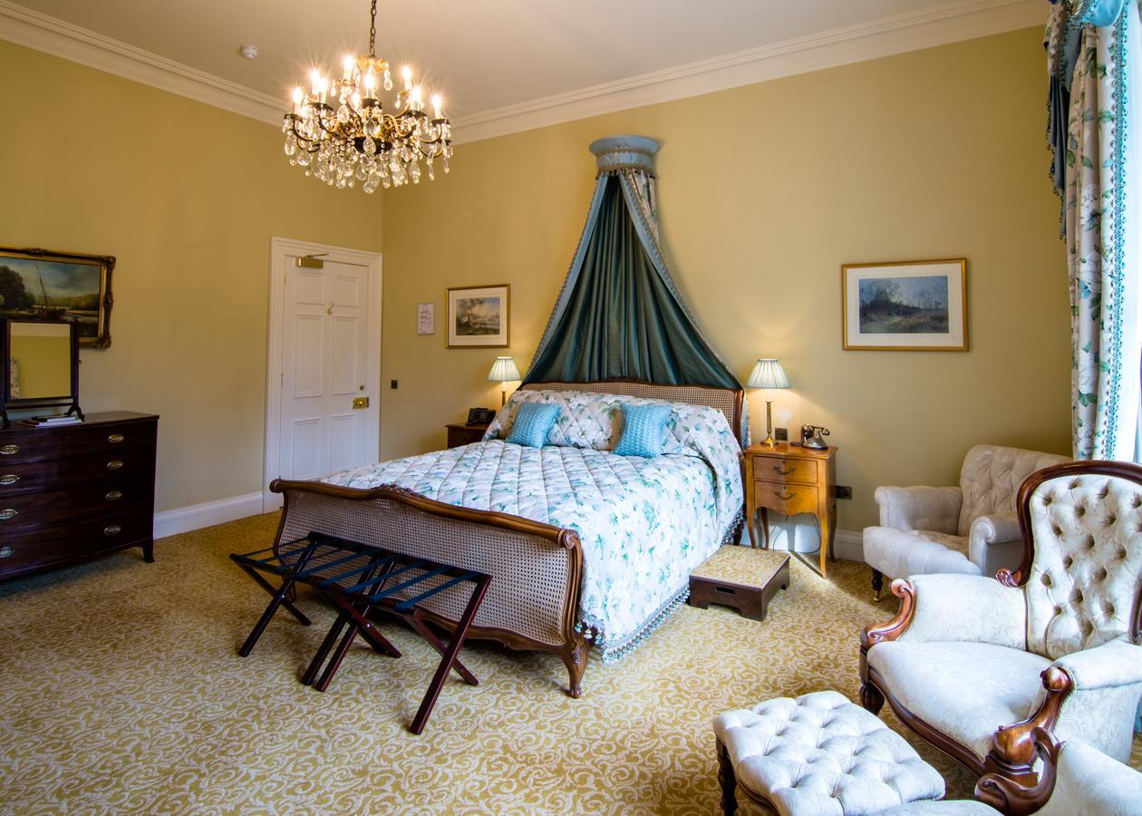 Crossbasket Castle Hotel & Restaurant High Blantyre 외부 사진