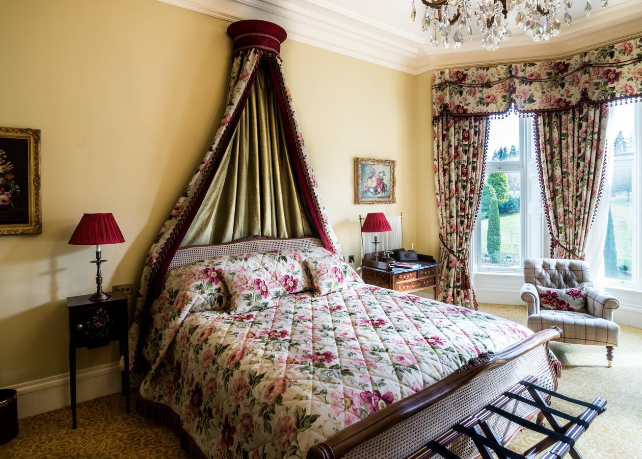 Crossbasket Castle Hotel & Restaurant High Blantyre 외부 사진