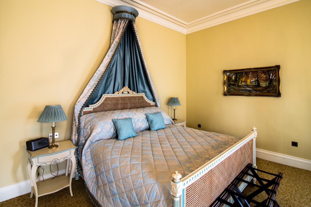 Crossbasket Castle Hotel & Restaurant High Blantyre 외부 사진