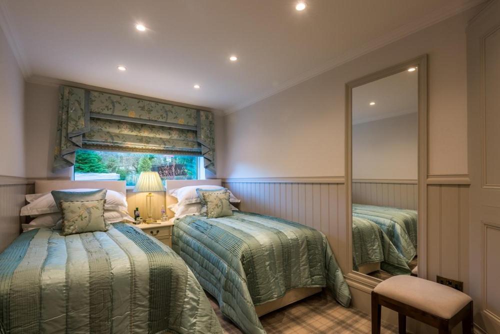 Crossbasket Castle Hotel & Restaurant High Blantyre 외부 사진