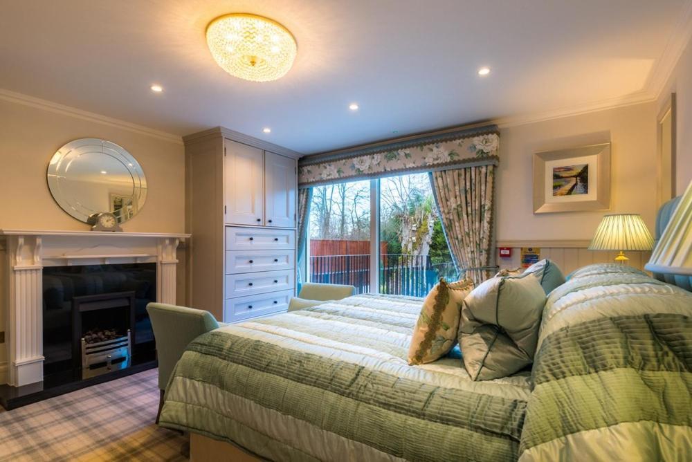 Crossbasket Castle Hotel & Restaurant High Blantyre 외부 사진