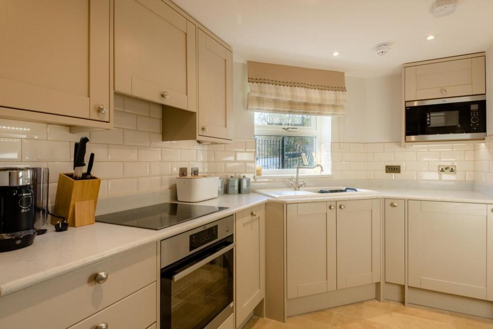 Crossbasket Castle Hotel & Restaurant High Blantyre 외부 사진