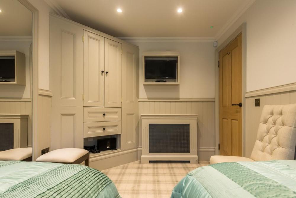 Crossbasket Castle Hotel & Restaurant High Blantyre 외부 사진